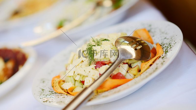 智慧食材配送系统参数配置：核心要素与优化策略